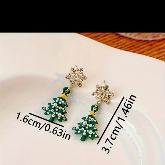 ** BRAND NEW BEAUTIFUL CHRISTMAS TREE EARRINGS - Picture 4 of 4